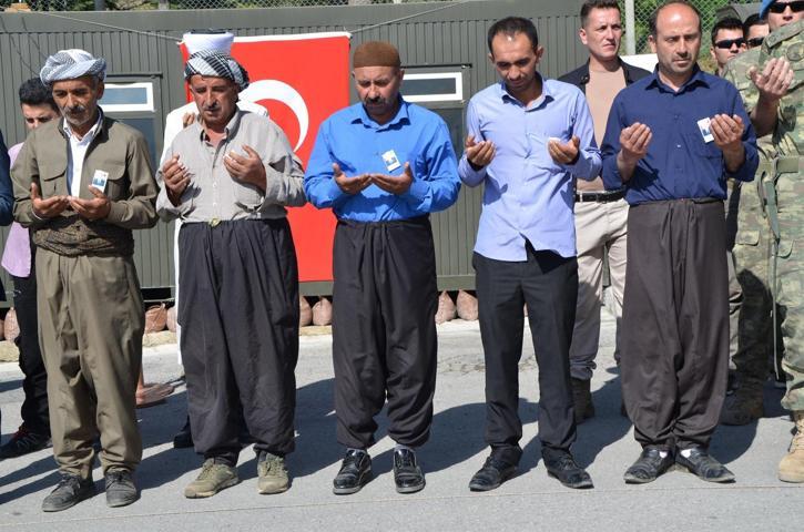 Şehit güvenlik korucusu için Hakkaride tören