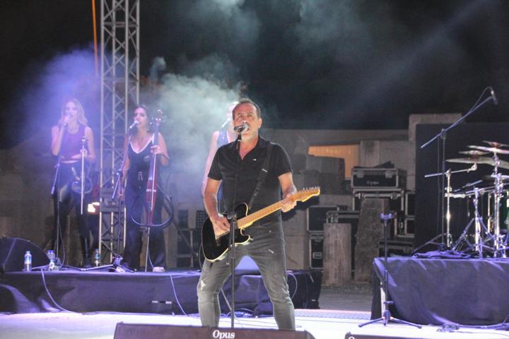 Haluk Levent Antik Tiyatroda konser verdi
