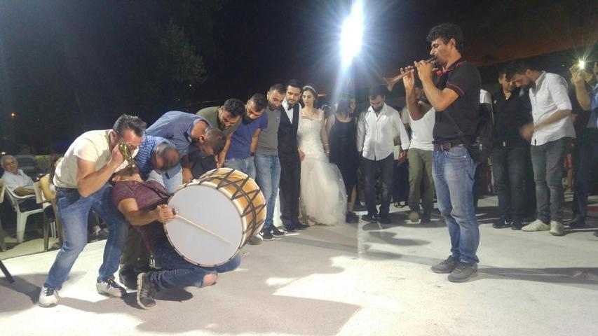 Fenomen davulcu Muharrem, herkesin dikkatini çekiyor