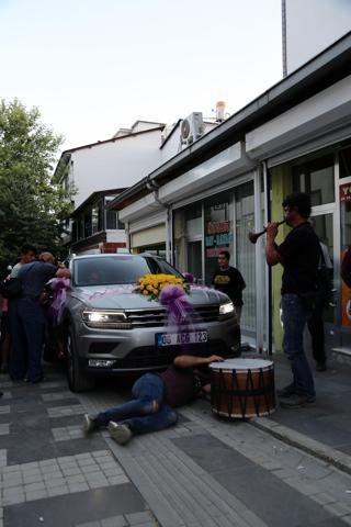 Fenomen davulcu Muharrem, herkesin dikkatini çekiyor