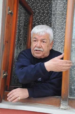Duvar yazıları ile tartışan kardeşlere mahkeme dur dedi