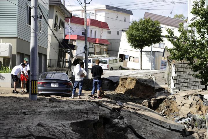 Medel, Roco ve Islalı Şili milli takımı depreme yakalandı