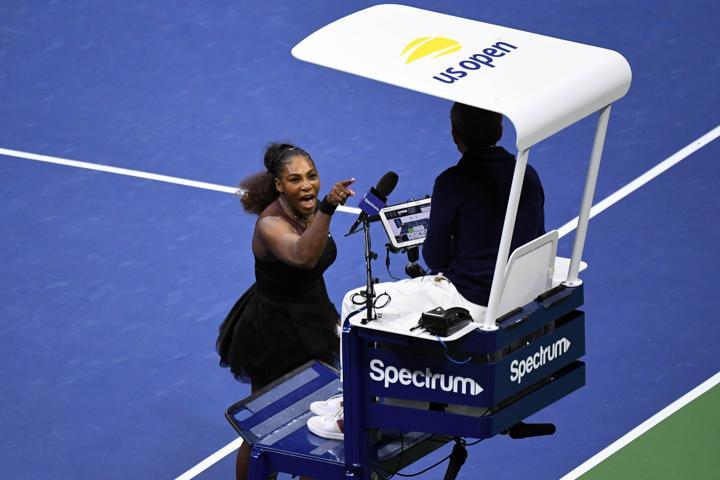 Terör estiren Serena Williamsa 17 bin dolar para cezası