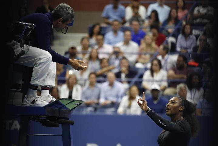 Terör estiren Serena Williamsa 17 bin dolar para cezası