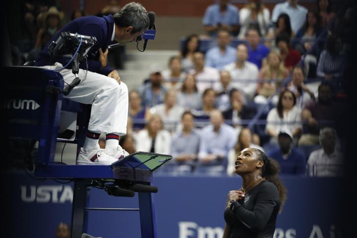 Terör estiren Serena Williamsa 17 bin dolar para cezası