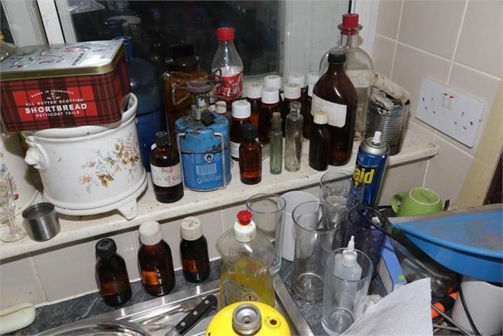 Evinde bomba fabrikası kurdu Ülkeyi dehşete düşürdü