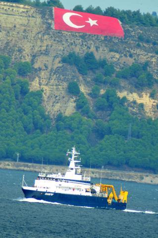 Boğazları geçti: Akdenizde düşen uçağı arayacak