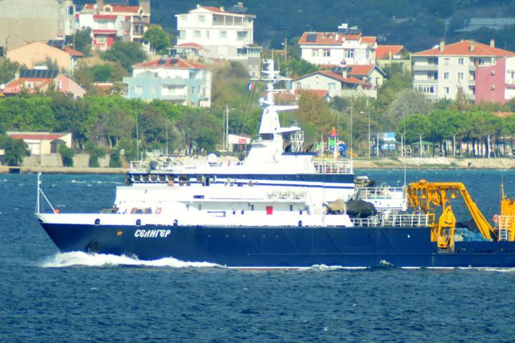 Boğazları geçti: Akdenizde düşen uçağı arayacak