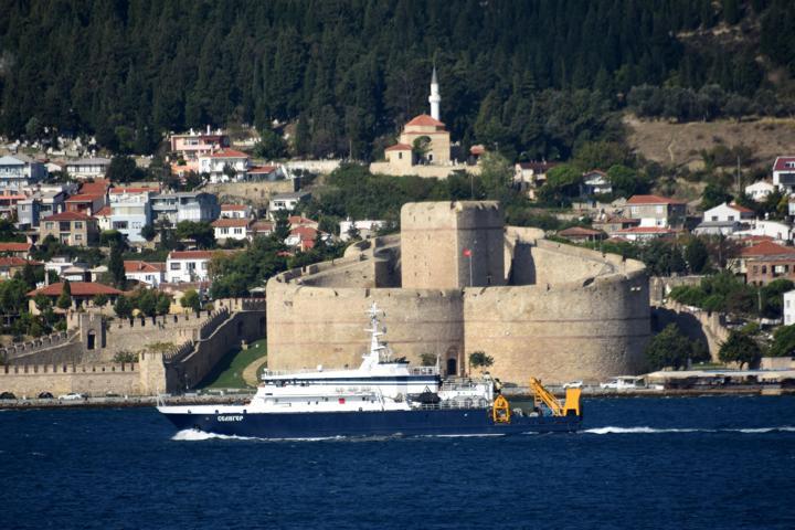 Boğazları geçti: Akdenizde düşen uçağı arayacak