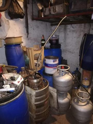 Kaçak içki imalatı yapılan eve baskın