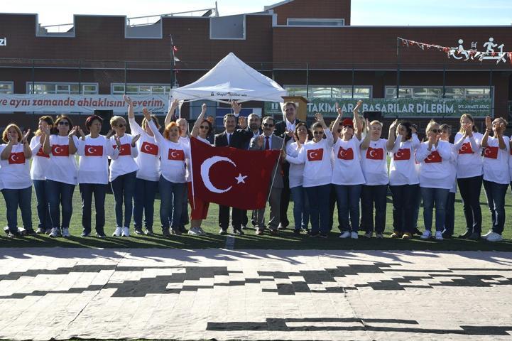 Eskişehirli kadınlar Atatürkün imzasını ilmek ilmek işledi