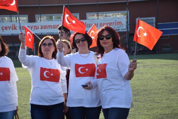 Eskişehirli kadınlar Atatürkün imzasını ilmek ilmek işledi