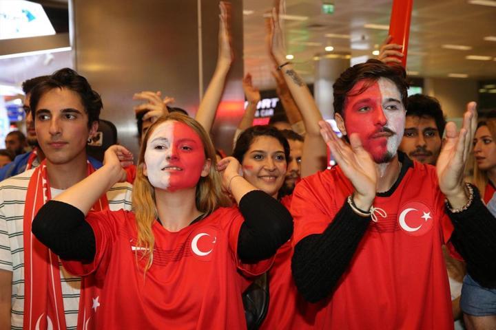 Dünya ikincisi milli futbolcular yurda döndü