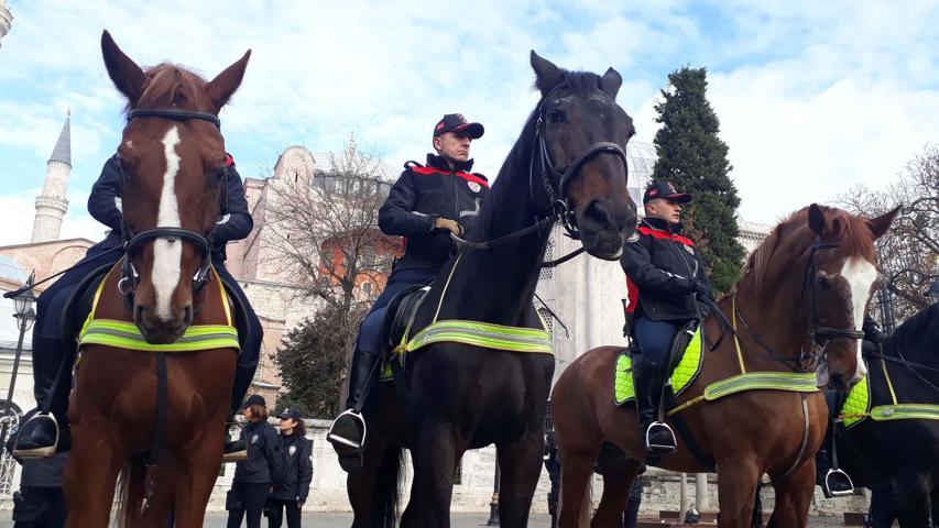 Sultanahmet Meydanında atlı polisler göreve başladı