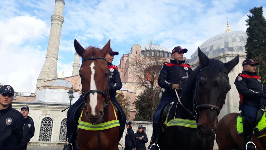 Sultanahmet Meydanında atlı polisler göreve başladı