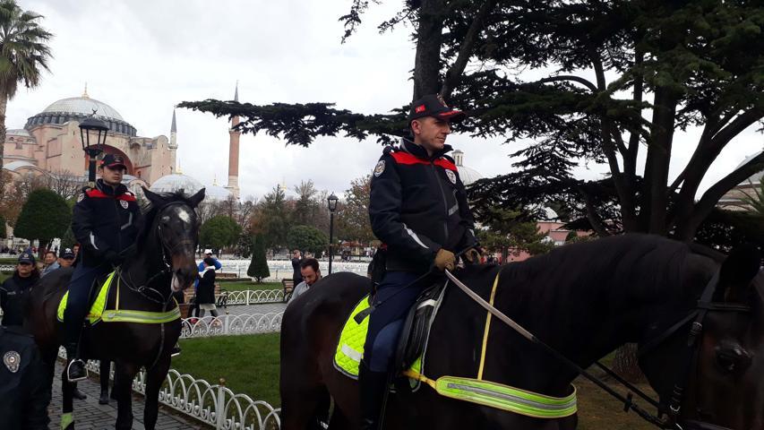 Sultanahmet Meydanında atlı polisler göreve başladı