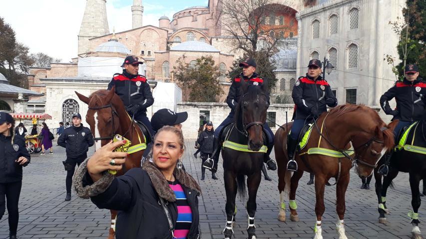 Sultanahmet Meydanında atlı polisler göreve başladı