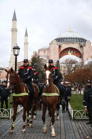 Sultanahmet Meydanında atlı polisler göreve başladı