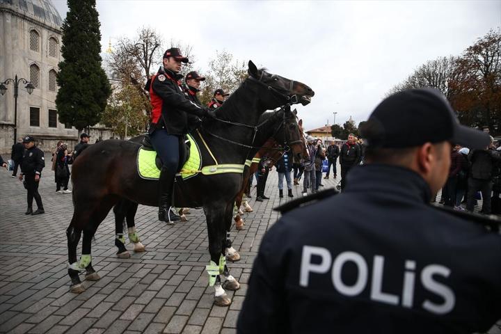 Sultanahmet Meydanında atlı polisler göreve başladı