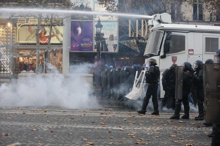 Fransada sokaklar yatışmıyor