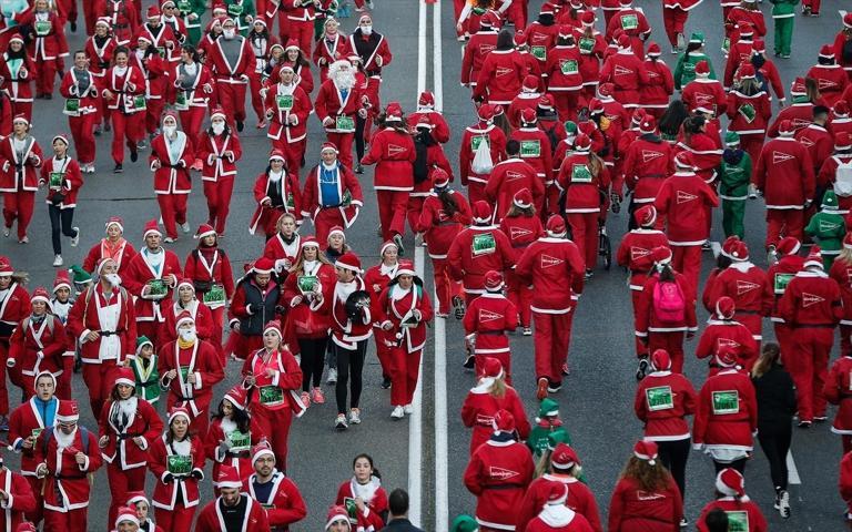 Binlerce Noel Baba, Madrid sokaklarında koştu