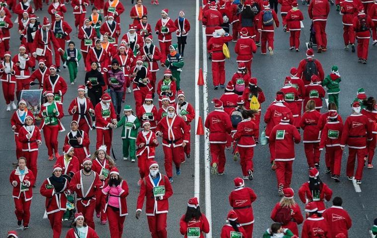 Binlerce Noel Baba, Madrid sokaklarında koştu