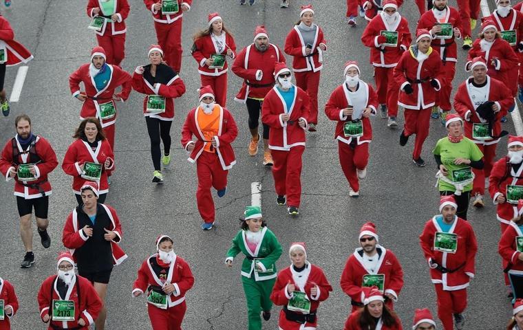 Binlerce Noel Baba, Madrid sokaklarında koştu