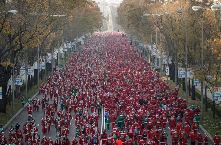 Binlerce Noel Baba, Madrid sokaklarında koştu