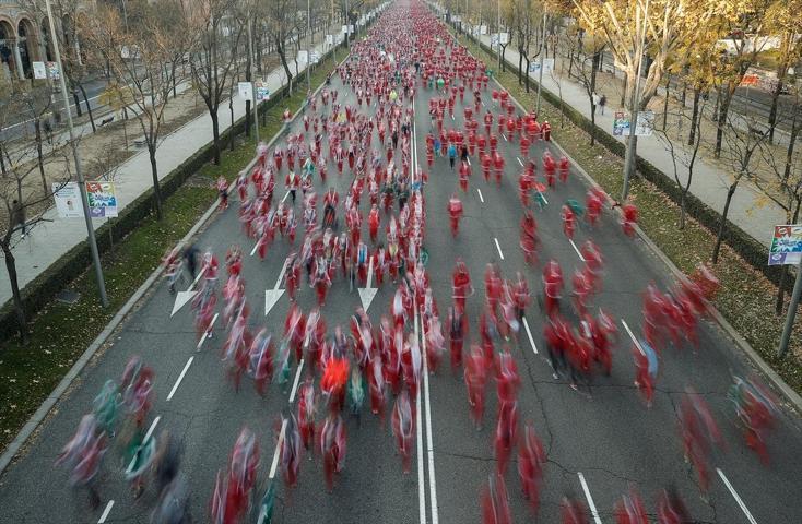 Binlerce Noel Baba, Madrid sokaklarında koştu
