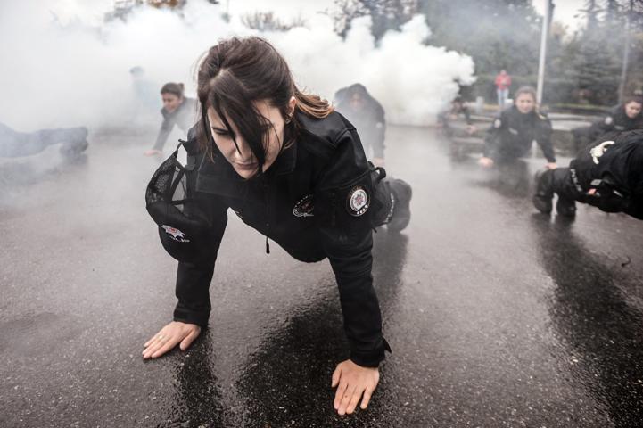 Çevik Kuvvet polisinden aksiyon filmlerini aratmayan eğitim