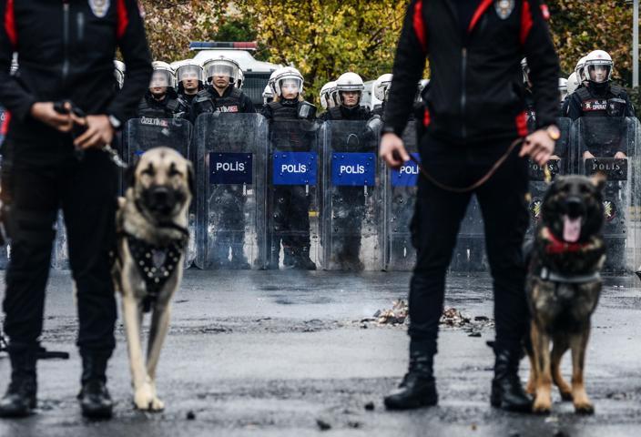 Çevik Kuvvet polisinden aksiyon filmlerini aratmayan eğitim