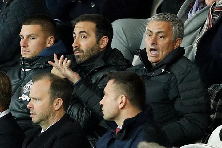 Alexis Sanchez Mourinho kovulur bahsine girdiği iddiasını yalanladı
