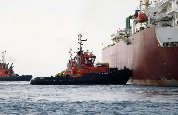 Dev gemiler arasındaki LNG transferi 2 günde tamamlandı
