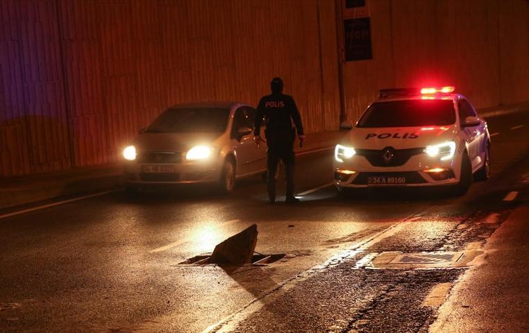 İstanbulun göbeğinde rögar kapağı işkencesi