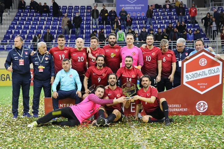 Veteran Milli Futbol Takımı şampiyon oldu