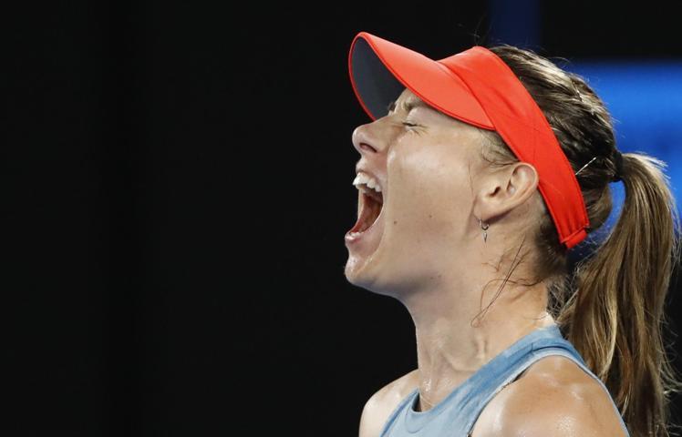 Agresif Sharapova geri döndü