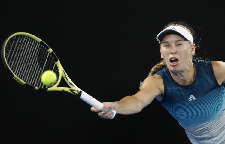 Agresif Sharapova geri döndü