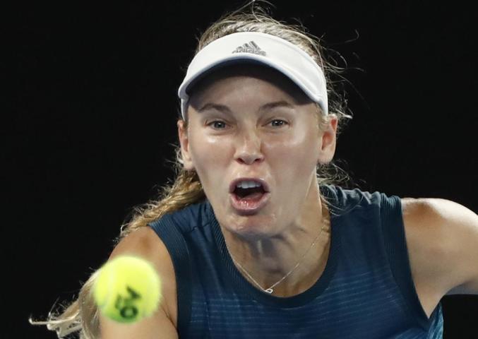 Agresif Sharapova geri döndü