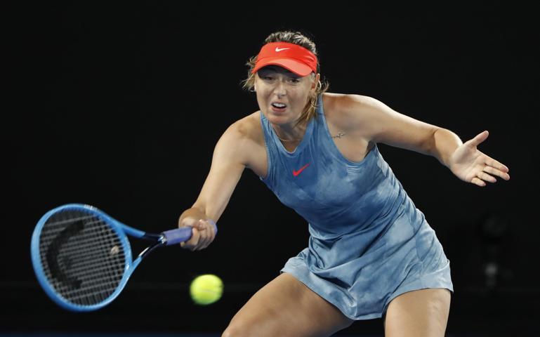 Agresif Sharapova geri döndü