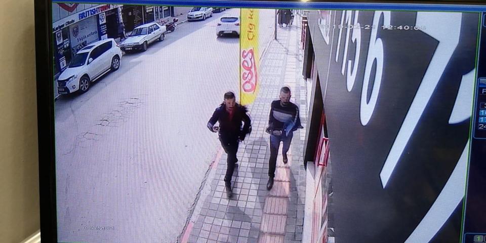 Bacağından bıçaklandı, kemerle turnike yaptı