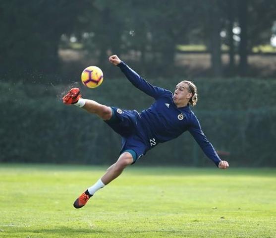 Fenerbahçe antrenmanına katılan sürpriz yabancı