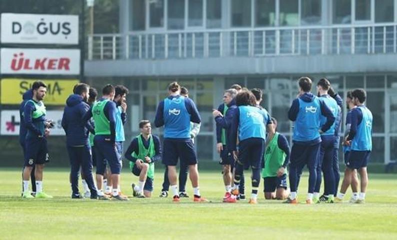 Fenerbahçe antrenmanına katılan sürpriz yabancı