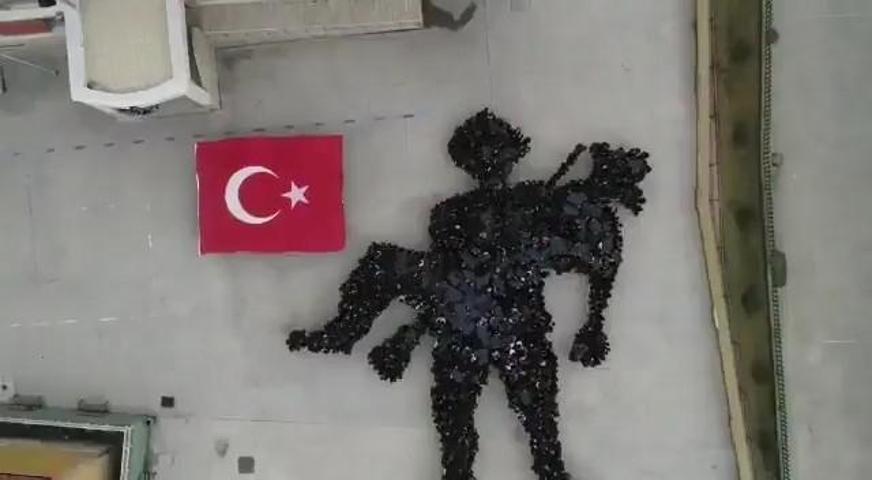 1400 öğrenciden Çanakkale Şehitleri koreografisi