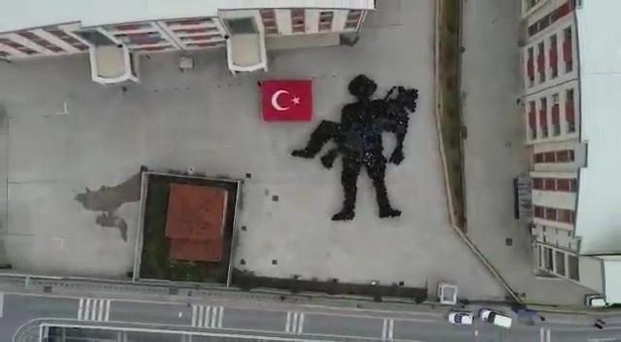 1400 öğrenciden Çanakkale Şehitleri koreografisi