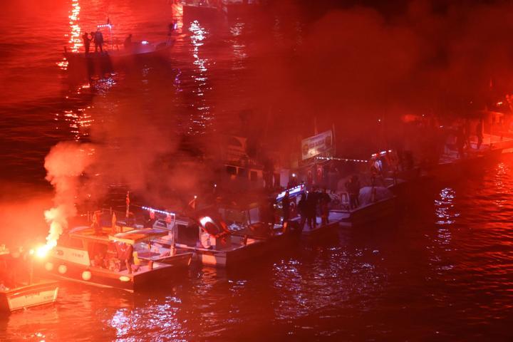 Fener alayında meşaleler Çanakkale Şehitleri için yandı