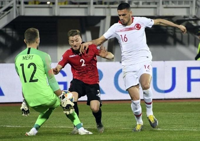 Köşe yazarlarından Arnavutluk - Türkiye maçı yorumları