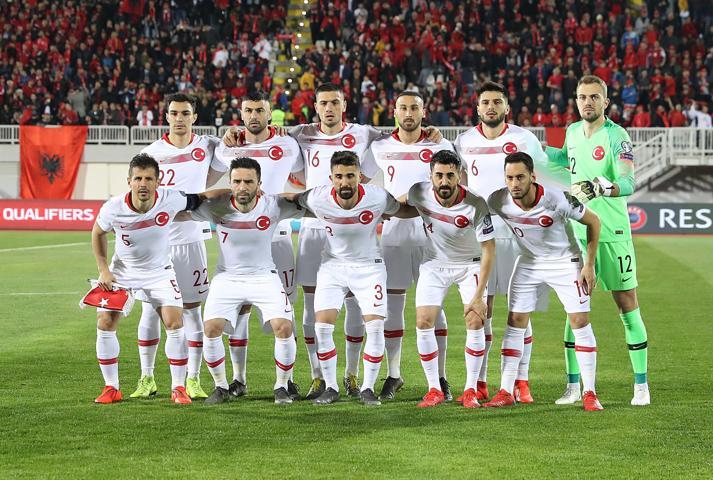 Köşe yazarlarından Arnavutluk - Türkiye maçı yorumları