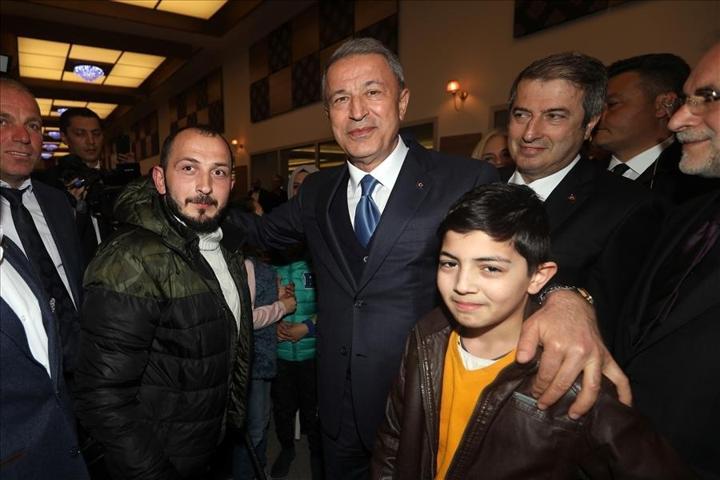 Bakan Akar şehit aileleri ve gazilerle buluştu