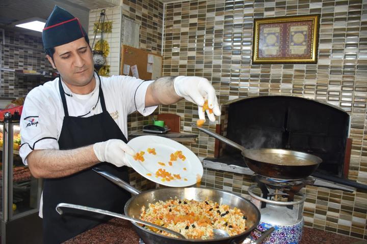 Kayısılı pilav yaptı, talebe yetişemiyor