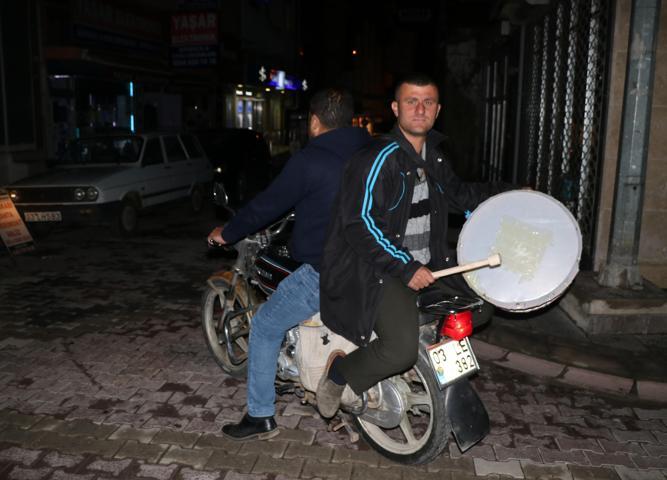 Motorize ramazan davulcuları